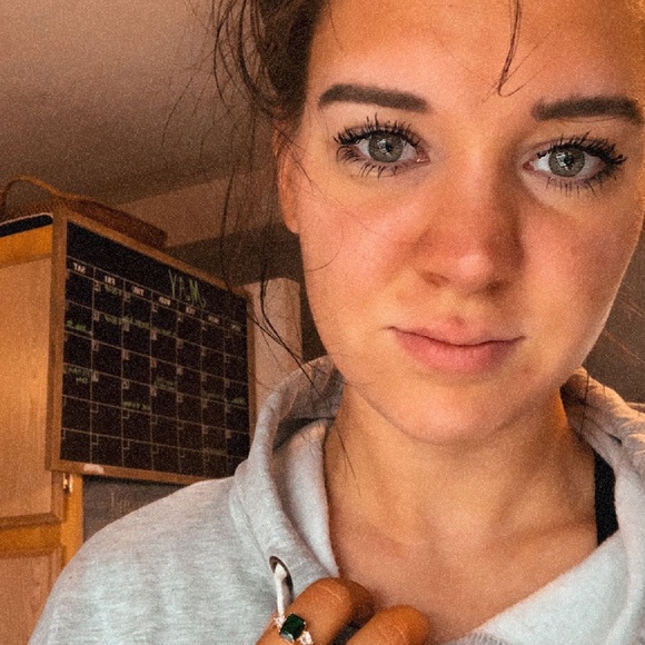 Meet your Posher, Cheyenne - Picture 3 of 3